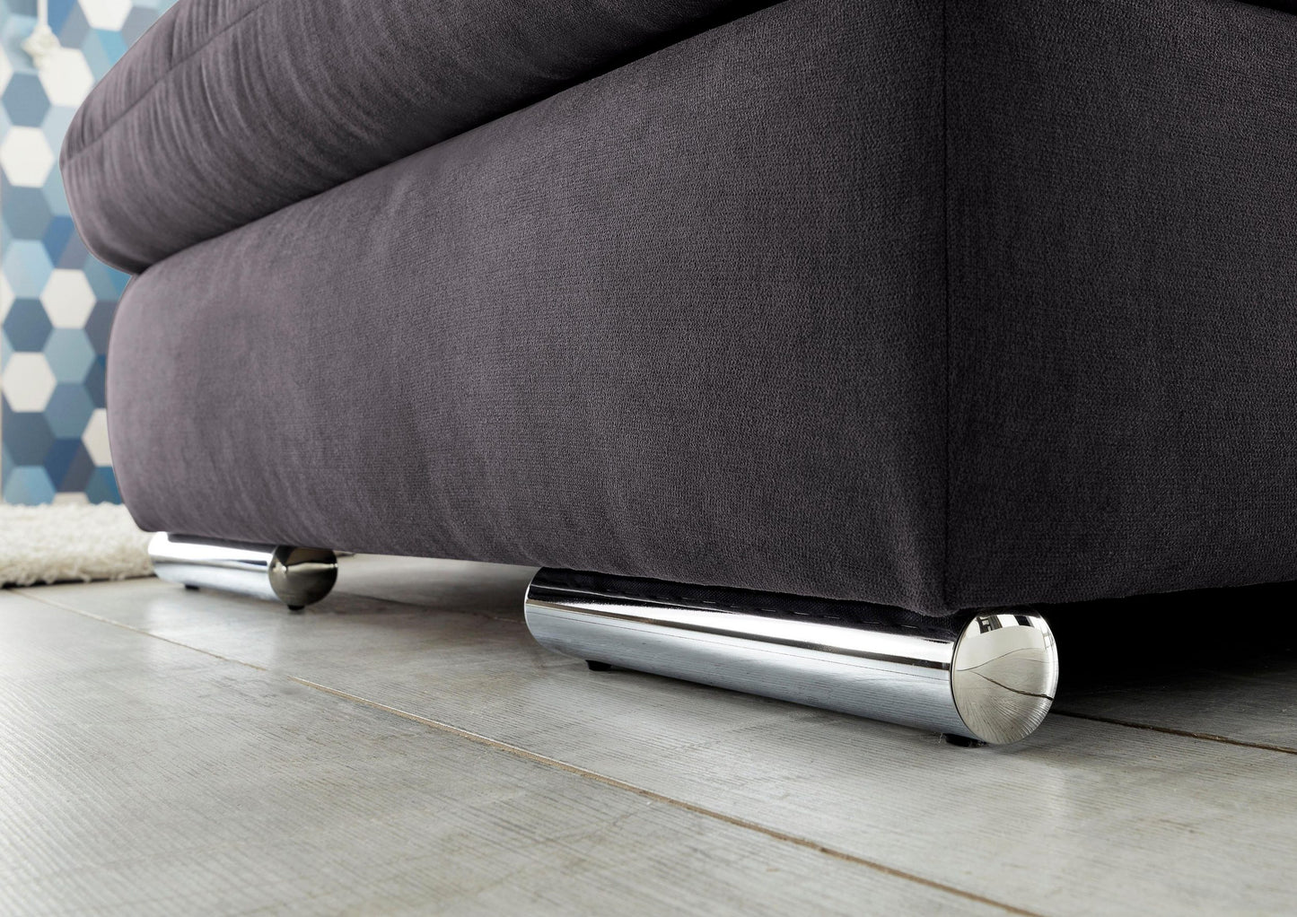 Ecksofa SO4100 set one by Musterring in Fango Grau mit Federkern und Kopfteilvertellung in Luxus-Microfaser mit silbernen Füssen.